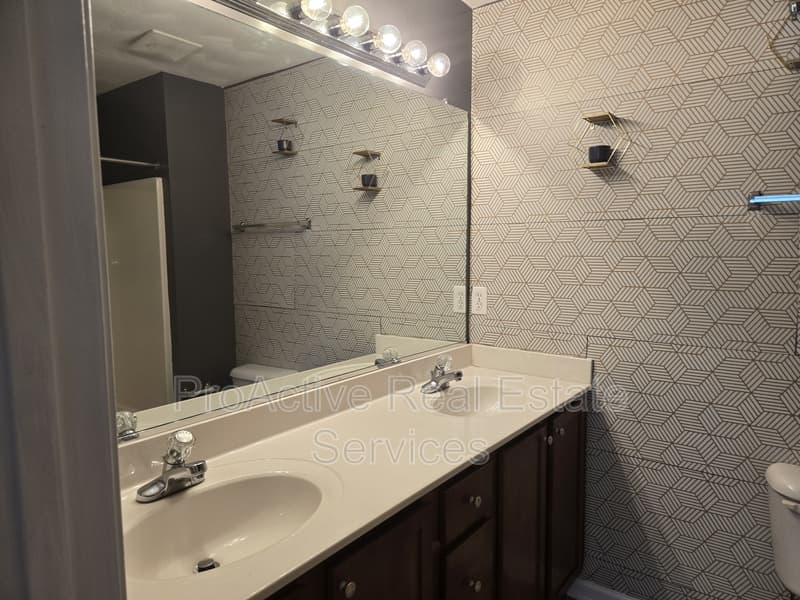 Chesapeake Condo: 2008 Paramont Ave
