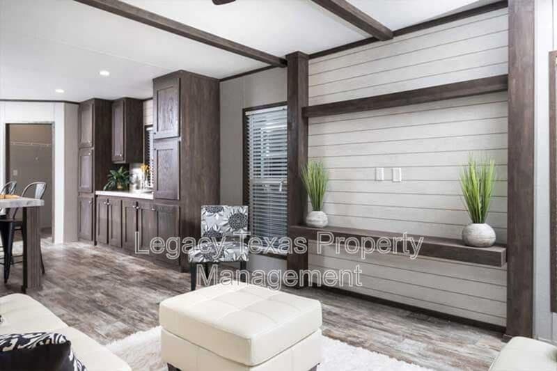Cleburne Condo: 800 N Old Betsy
