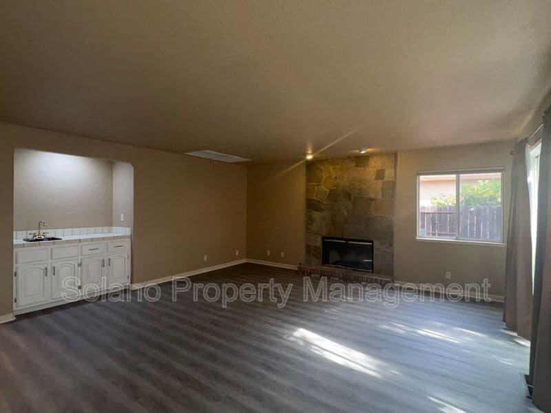 Fairfield House: 3426 Glen Ellen Dr