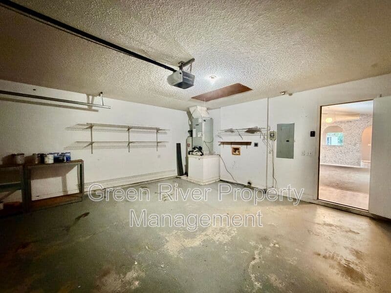 Jacksonville House: 8311 Oak Crossing Drive West