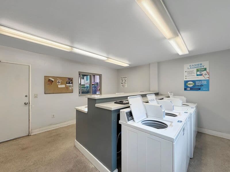 San Diego Condo: 9550 Carroll Canyon Rd