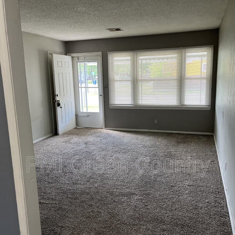 Tulsa House: 4547 E Young Ct