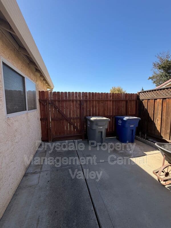 Los Banos House: 1648 Alberta St.