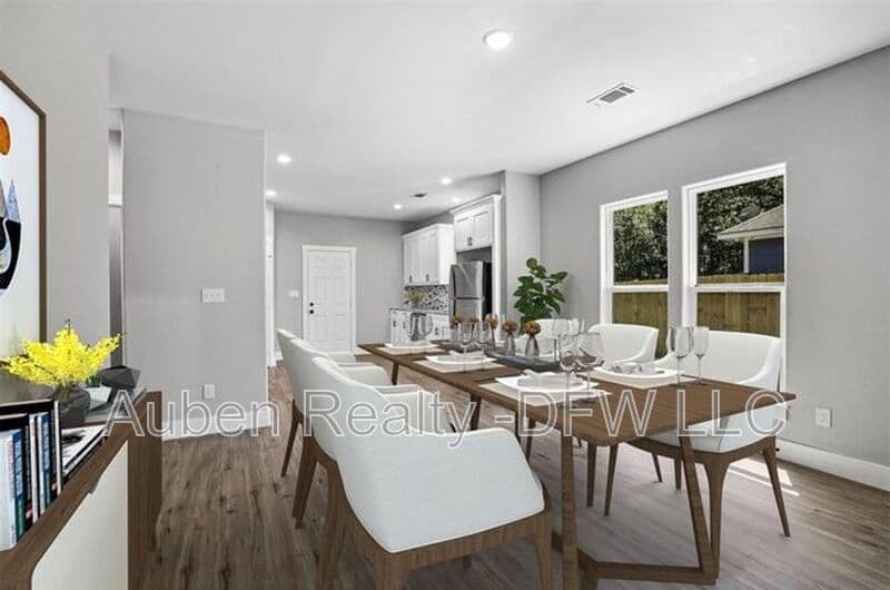 Denison House: 512 E Heron Street