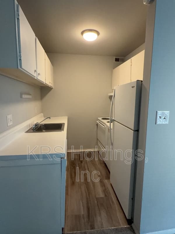 Richmond Condo: 1247 Nelson St