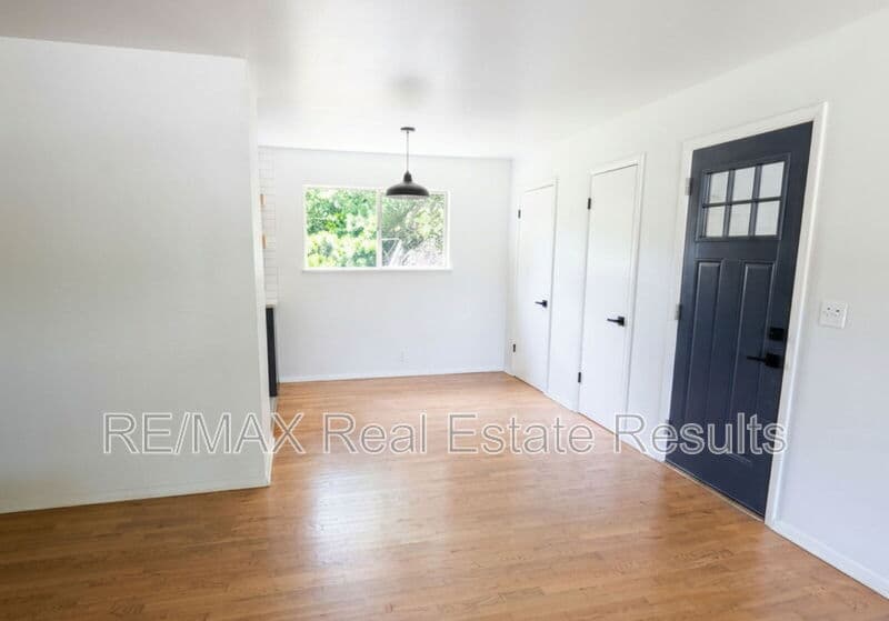 Fayetteville House: 113 N Nolan Ave