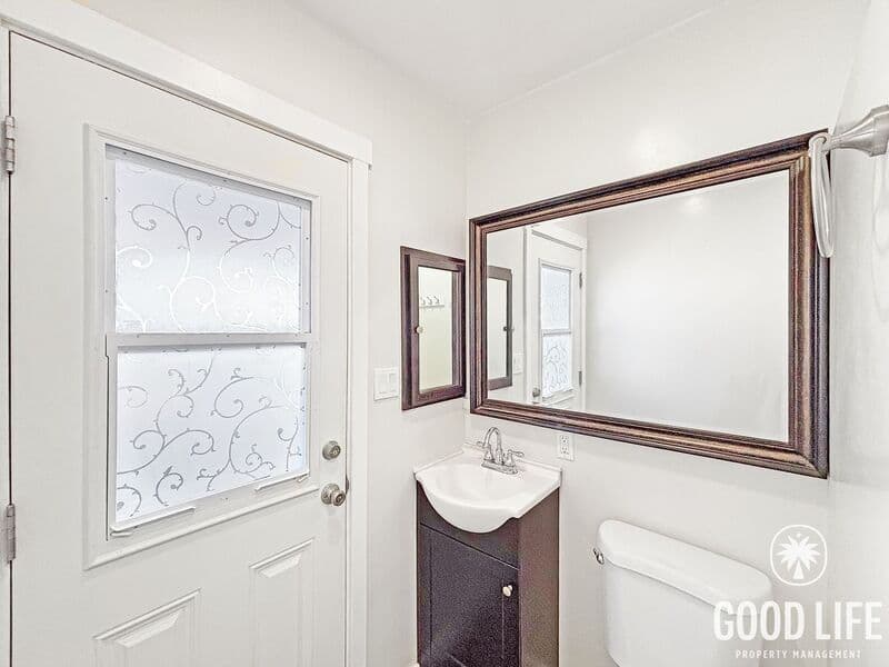 San Diego House: 2235 Midvale Dr