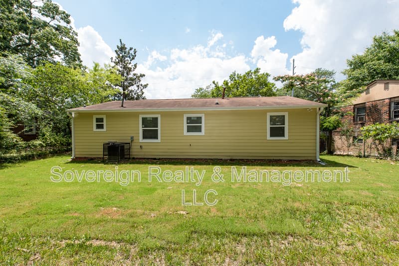 Atlanta House: 455 Bolton Rd NW