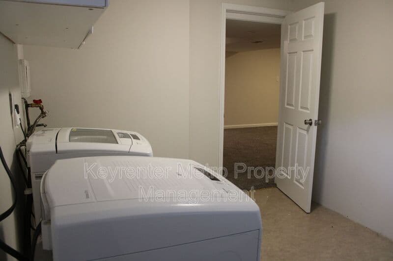 Clinton House: 5245 West Boniwood Turn