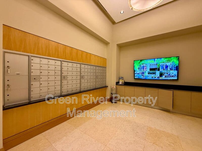Jacksonville House: 1431 Riverplace Boulevard
