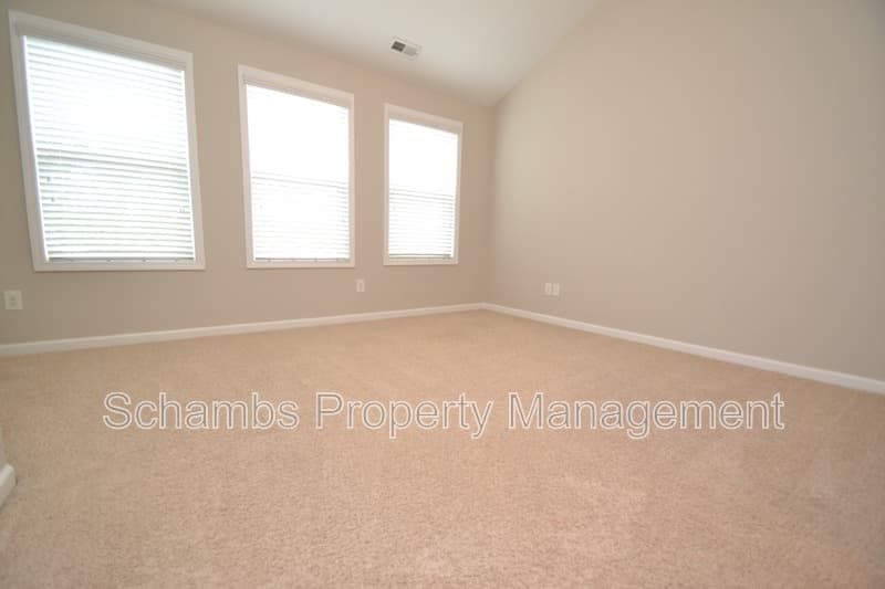 Durham House: 208 Irving Way