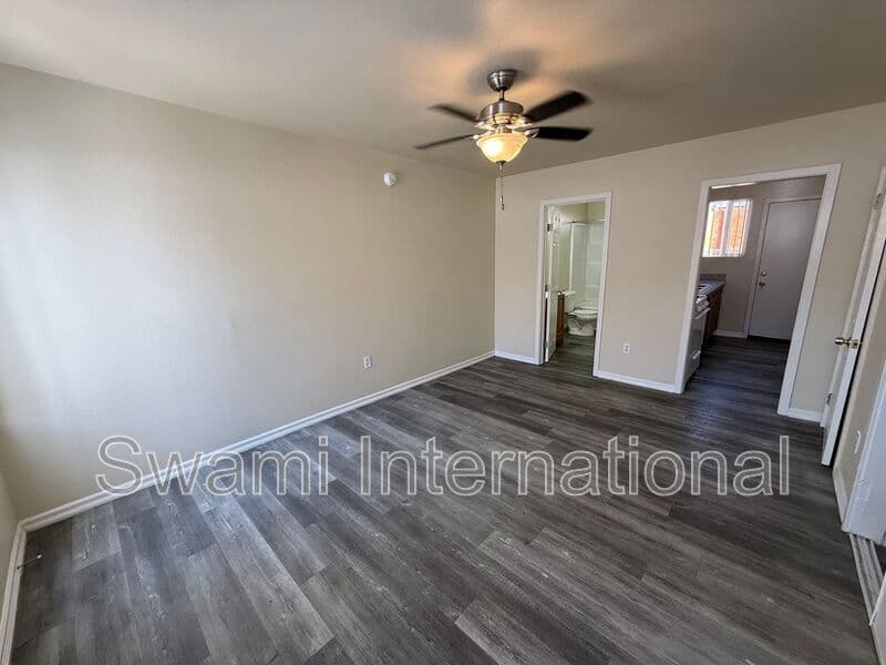 Los Angeles Condo: 1153 E. 61st St.