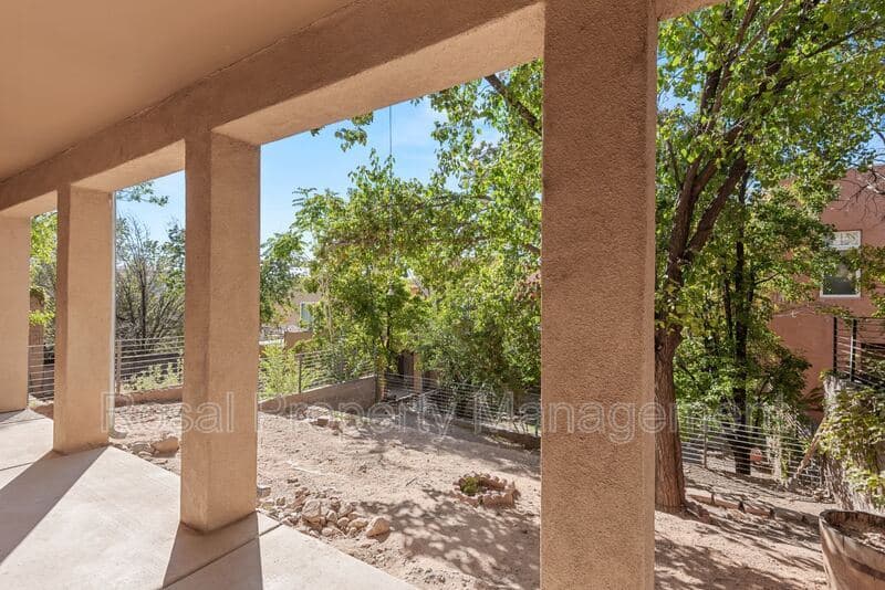 Albuquerque Townhome: 405 Ridge Place NE