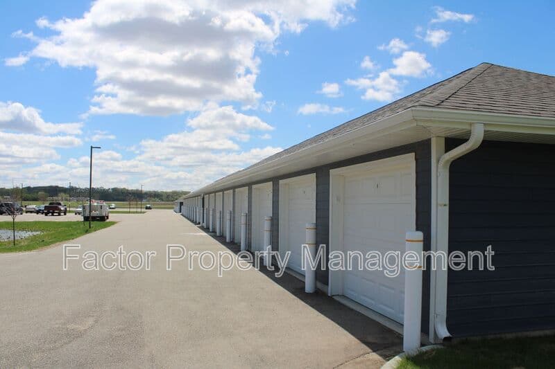 Belle Plaine Apartment: 561 Elk Street South