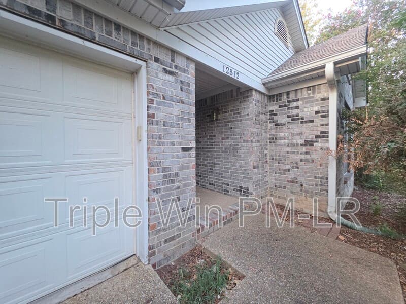 Little Rock House: 12512 Woodbury Dr