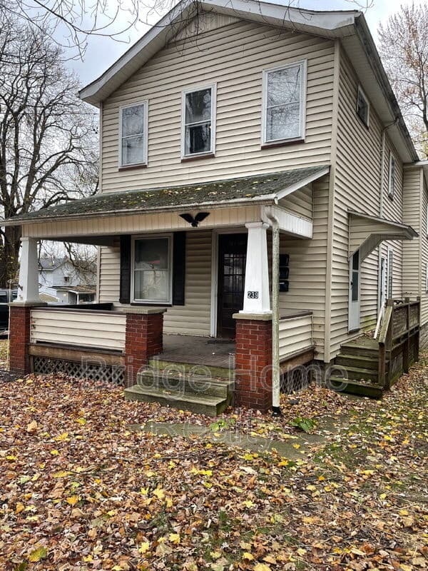 Sharon Condo: 239 Ormond Avenue