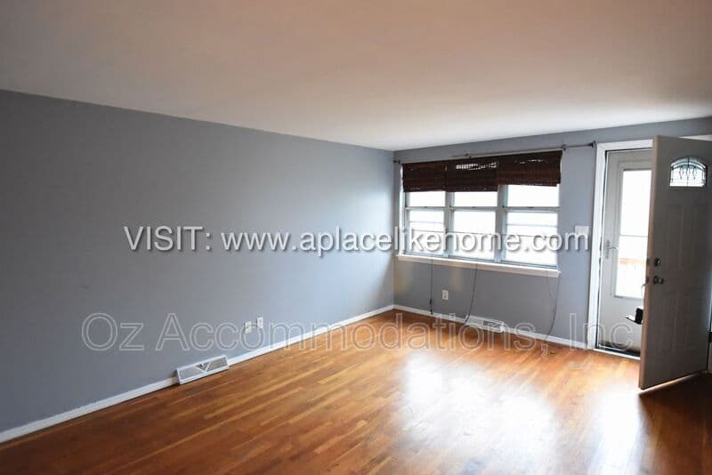 Kansas City Townhome: 5311 NE Barnes Ave