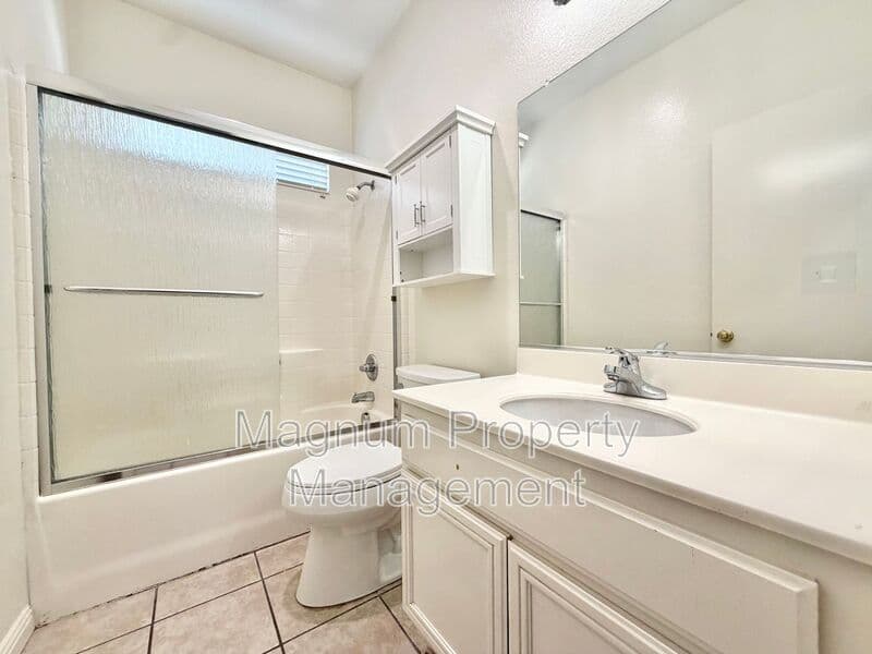 Menifee House: 33205 Gypsum St