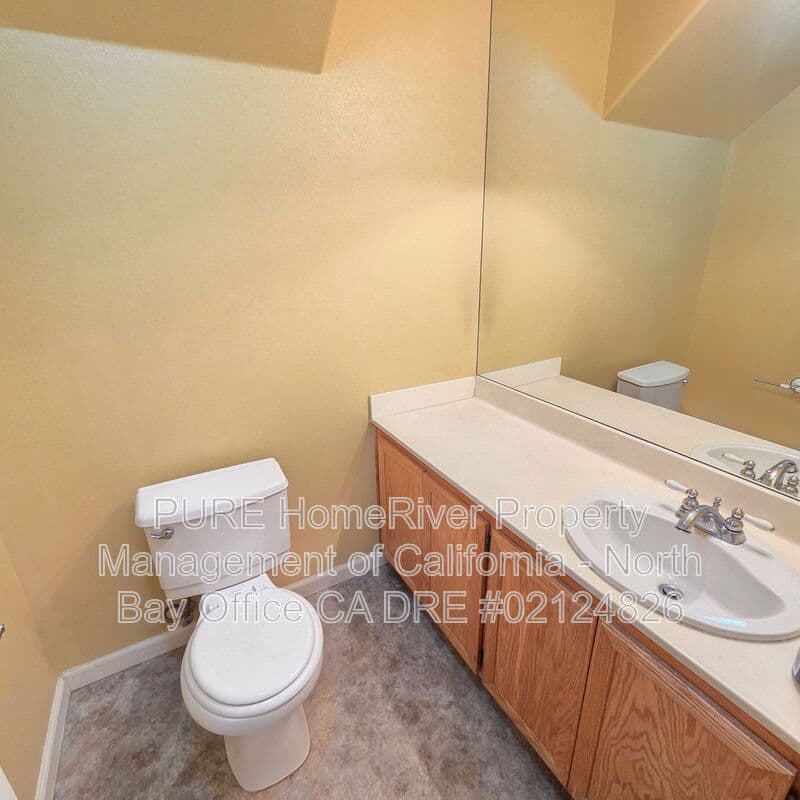 Petaluma House: 1052 Addison Circle