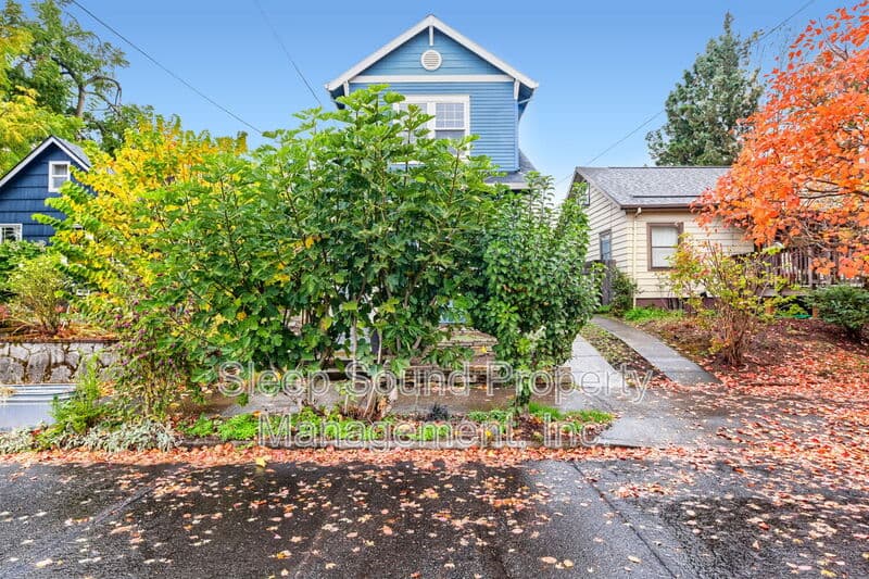 Portland House: 857 N Winchell St