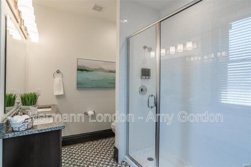 Saint Louis House: 3922 Castleman Avenue,
