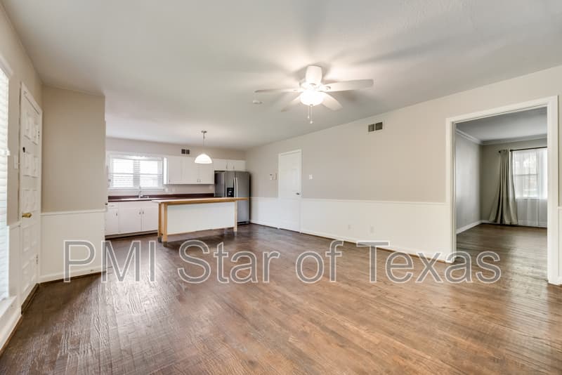 Dallas House: 11643 Rogue Way