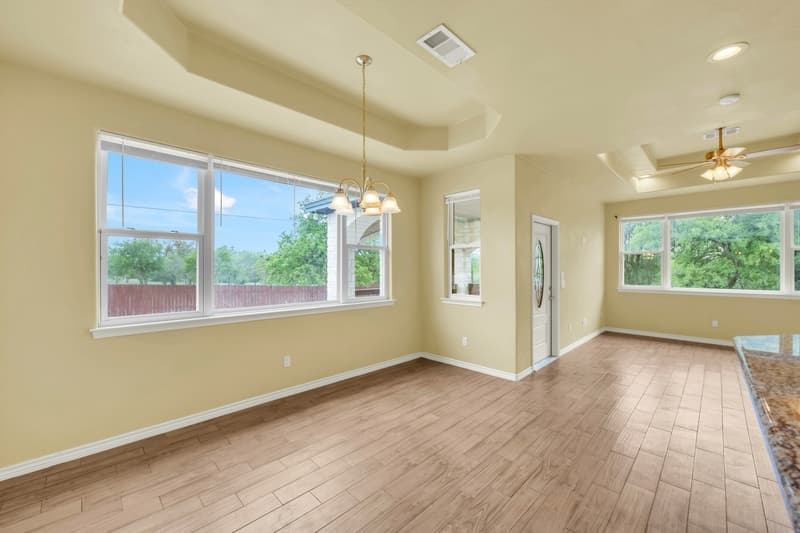 Kingsland House: 623 Skyline Drive