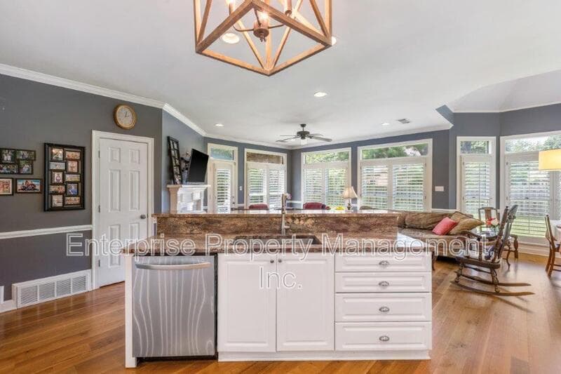 Collierville House: 10290 Shrewsbury Run Way