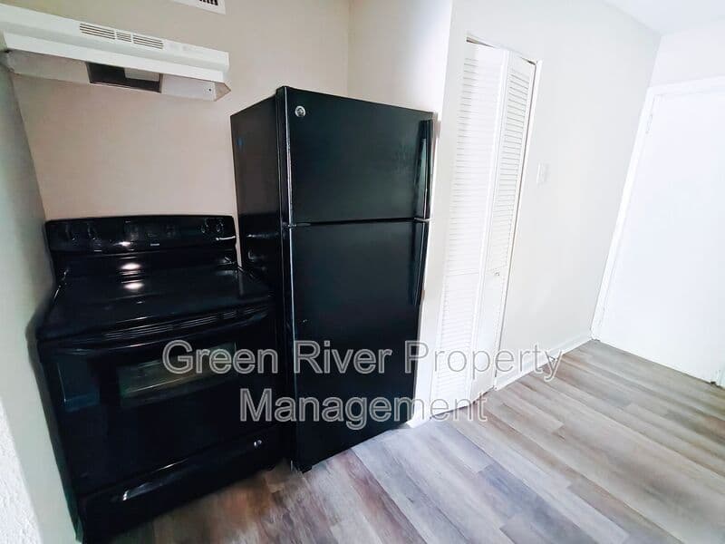 Jacksonville House: 2831 West 6th Street
