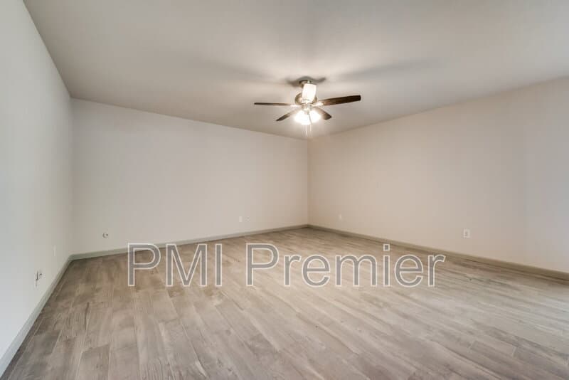 North Richland Hills House: 7021 Lincolnshire Ln