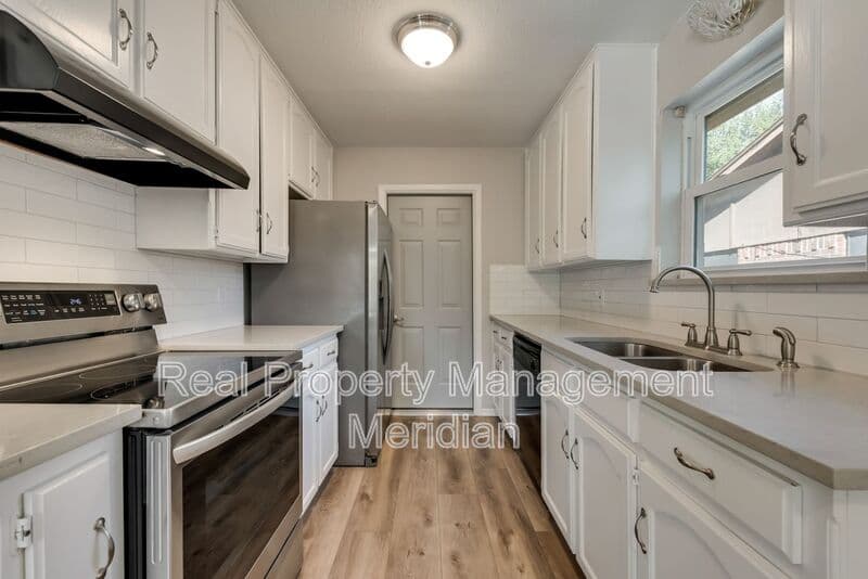 Keller House: 432 Pearl St