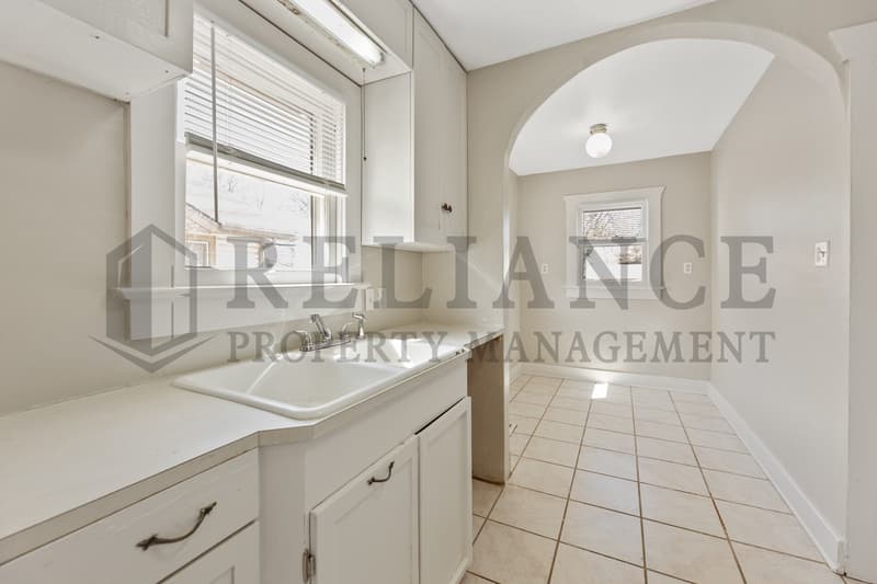 Wichita House: 1011 South Marys Drive