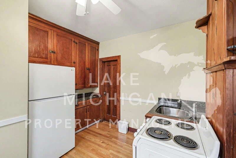 Grand Haven House: 212 N 3rd St