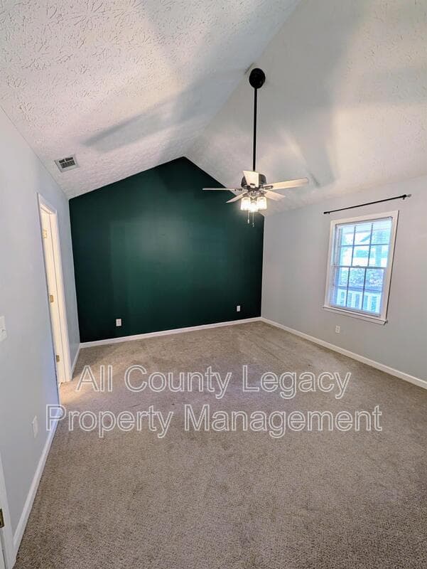 Auburn House: 383 Blackberry Cir