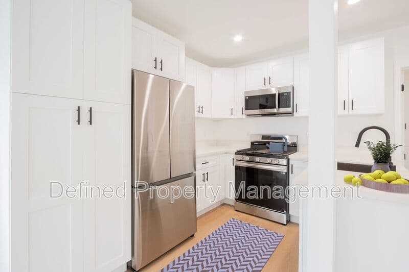 West Hollywood House: 937 Orange Grove Ave