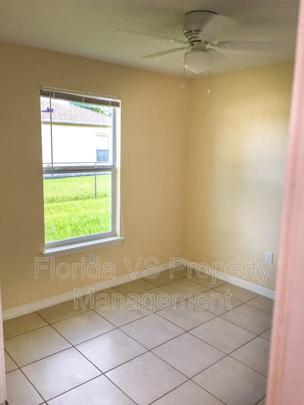 Poinciana House: 332 Dundee Dr