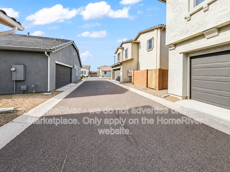 Surprise House: 14119 W Bronco Trl