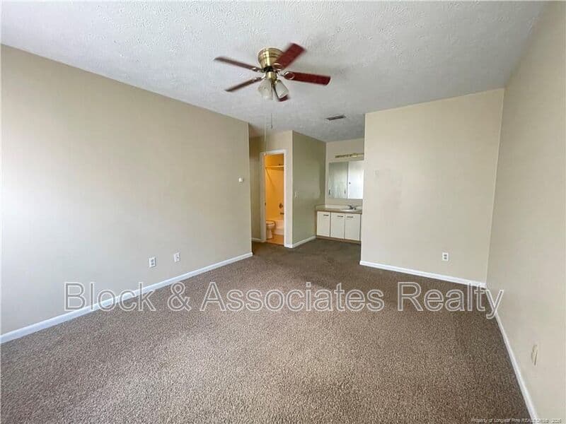 FAYETTEVILLE Condo: 1000 WOOD CREEK DR
