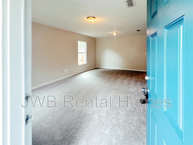 Jacksonville House: 2139 Sessions Ln