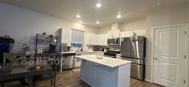 Salem House: 477 Himalaya Street Northeast