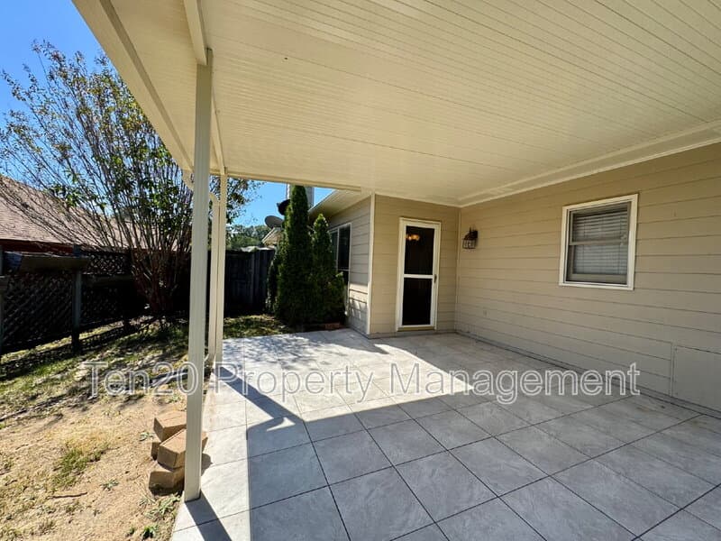 Columbus House: 7124 Vinings Court