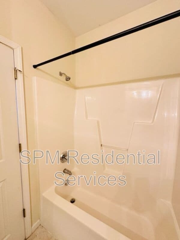 Wilmington House: 5603 Juneberry Ct