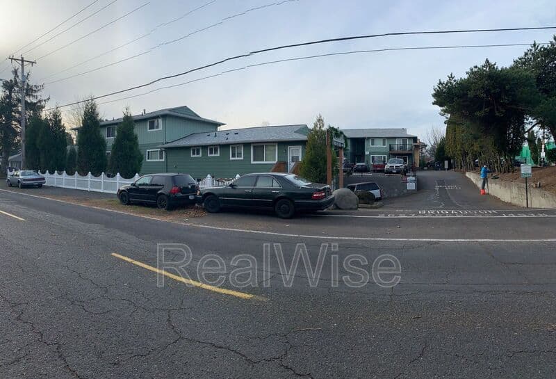 Portland Condo: 2641 SE 145th Ave