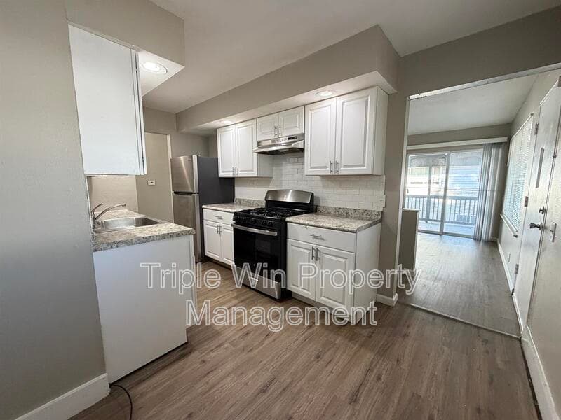 Saint Louis House: 10126 Edgefield Dr