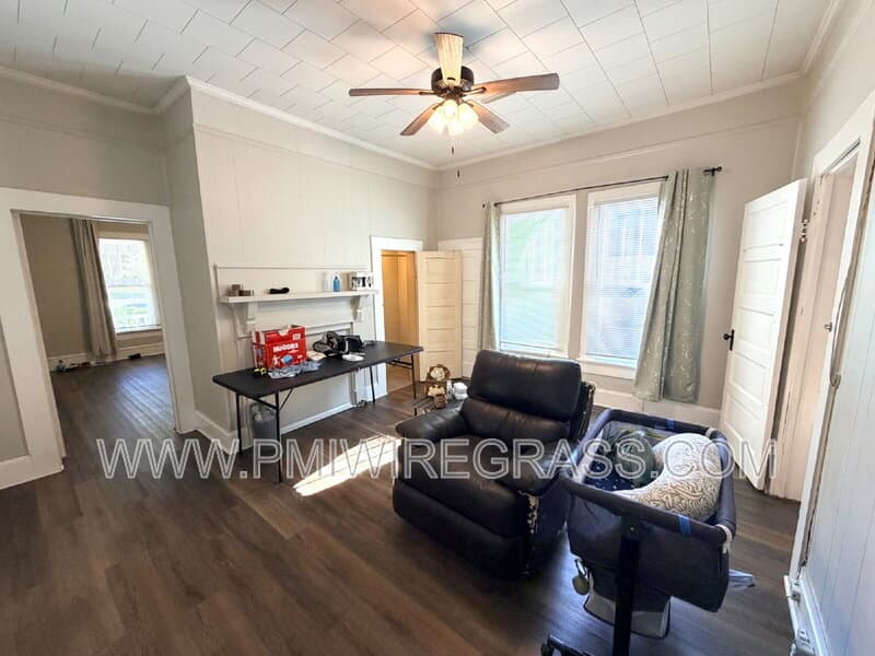 Ozark House: 550 East Eufaula Street