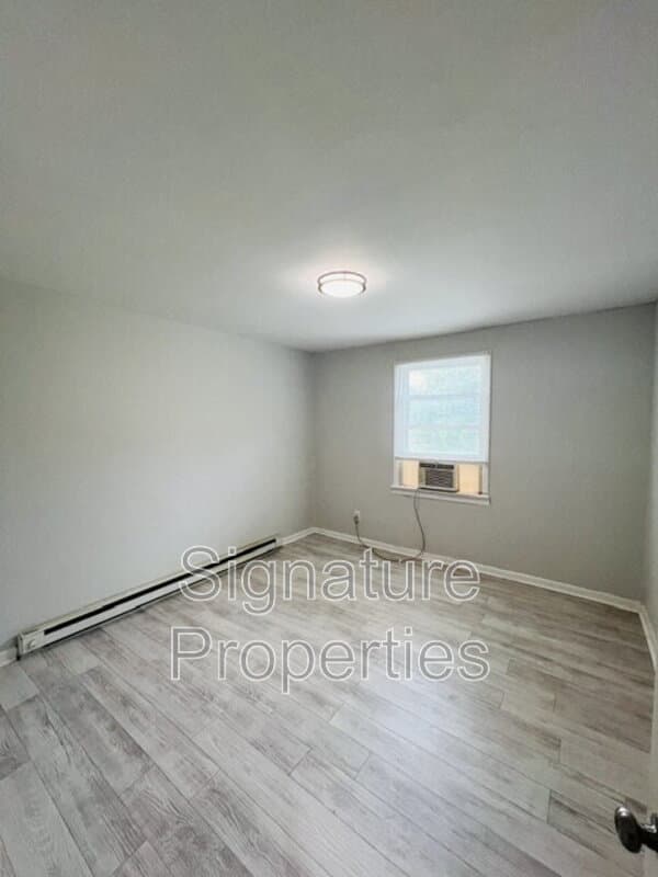 Petersburg House: 1221 Montgomery Ave