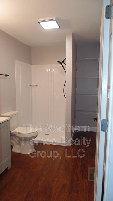 Athens House: 605 Guille Street