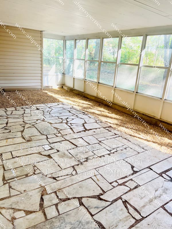 Montgomery House: 4260 Camellia Drive