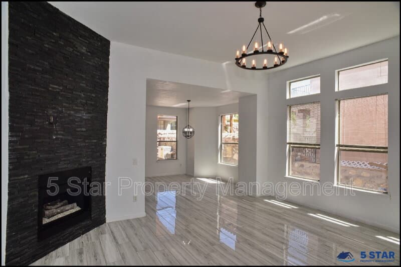 El Paso House: 7959 Morning Dawn Avenue !!