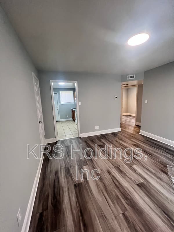 Richmond Condo: 2104 Phaup st